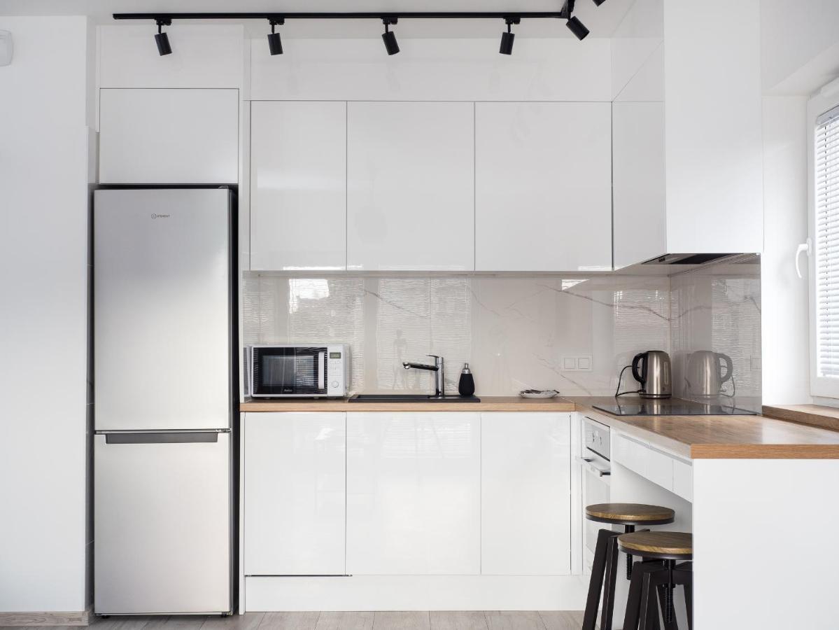 Szwedzka 22C Separate Bedroom Free Garage By Perfect Apart وارسو المظهر الخارجي الصورة