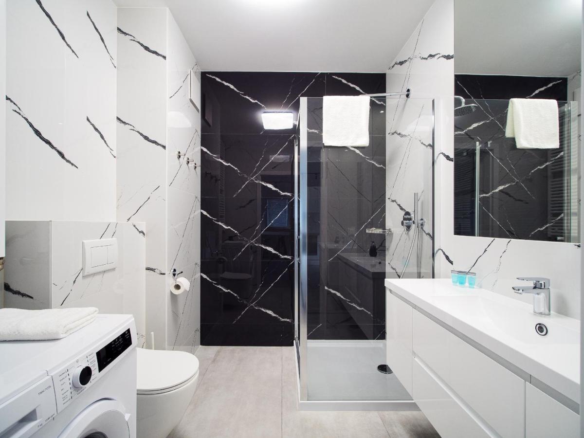 Szwedzka 22C Separate Bedroom Free Garage By Perfect Apart وارسو المظهر الخارجي الصورة