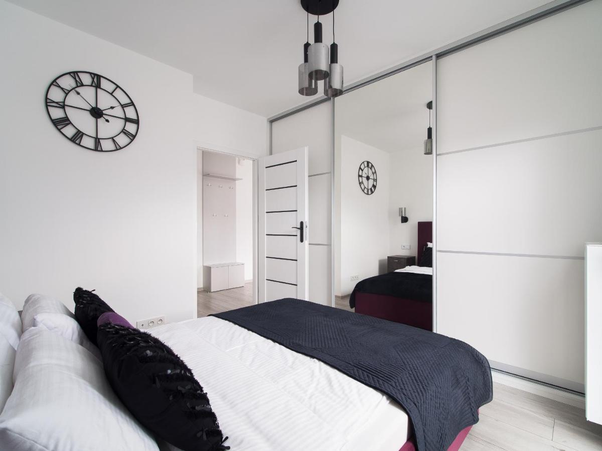 Szwedzka 22C Separate Bedroom Free Garage By Perfect Apart وارسو المظهر الخارجي الصورة