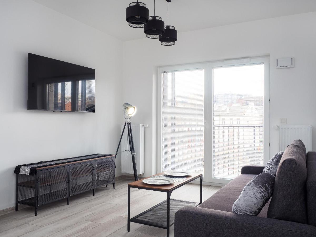 Szwedzka 22C Separate Bedroom Free Garage By Perfect Apart وارسو المظهر الخارجي الصورة